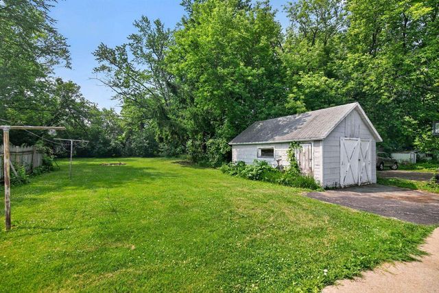 1129 W NEW YORK AVENUE, Oshkosh, WI 54901