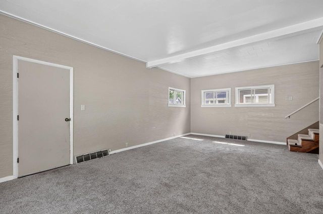 1129 W NEW YORK AVENUE, Oshkosh, WI 54901