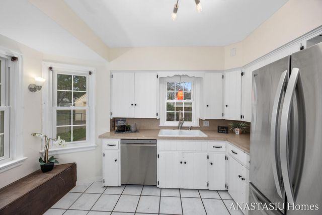 870 Mayhew Wood Drive, Grand Rapids, MI 49507