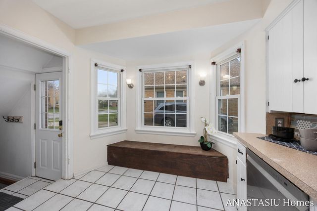 870 Mayhew Wood Drive, Grand Rapids, MI 49507