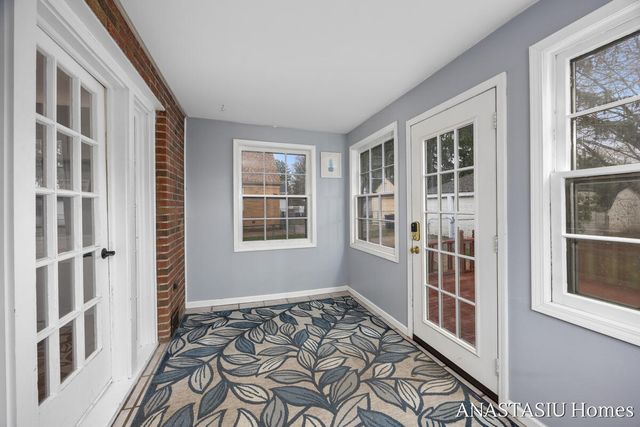 870 Mayhew Wood Drive, Grand Rapids, MI 49507