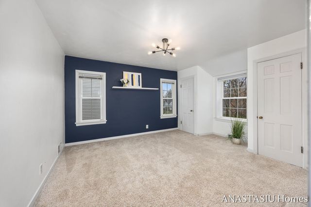 870 Mayhew Wood Drive, Grand Rapids, MI 49507