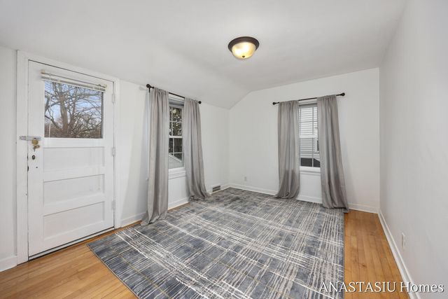 870 Mayhew Wood Drive, Grand Rapids, MI 49507