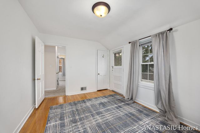 870 Mayhew Wood Drive, Grand Rapids, MI 49507