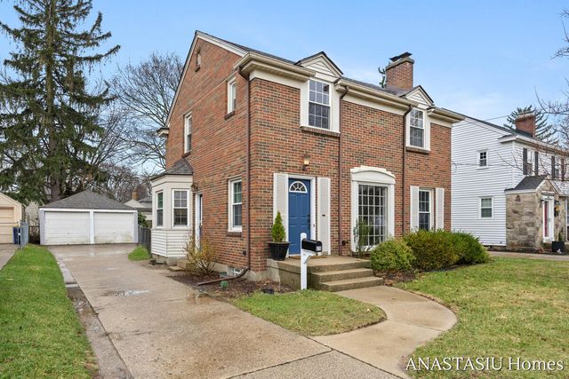 870 Mayhew Wood Drive, Grand Rapids, MI 49507