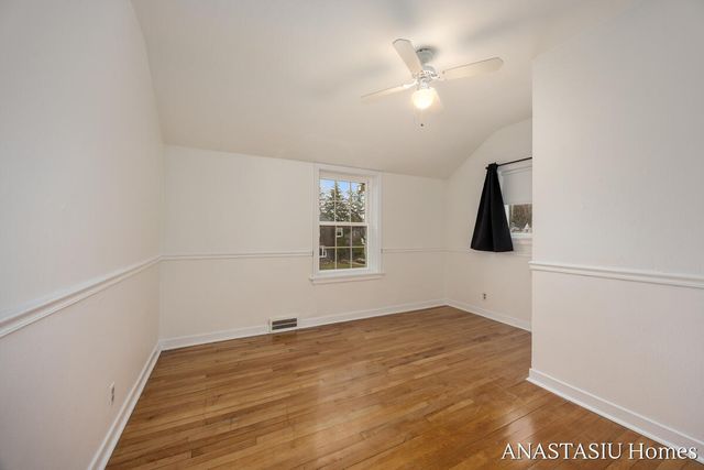 870 Mayhew Wood Drive, Grand Rapids, MI 49507