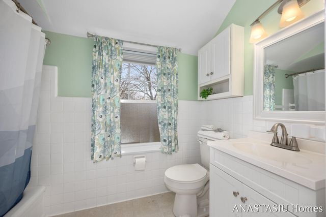 870 Mayhew Wood Drive, Grand Rapids, MI 49507