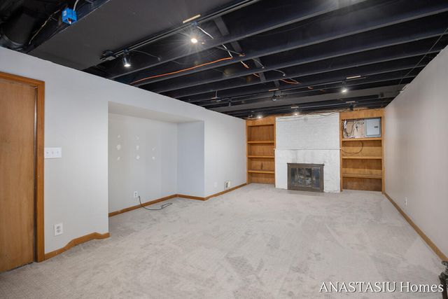 870 Mayhew Wood Drive, Grand Rapids, MI 49507