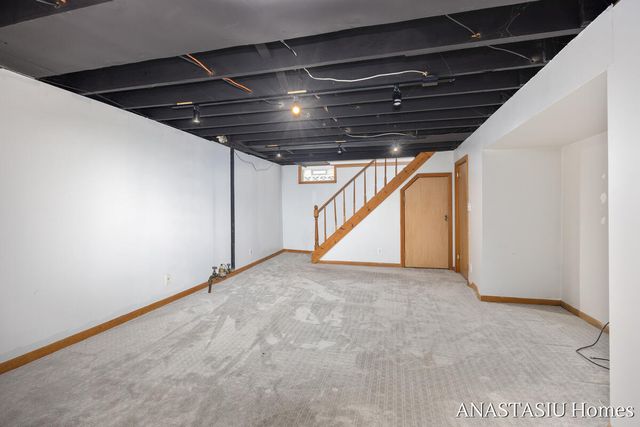 870 Mayhew Wood Drive, Grand Rapids, MI 49507