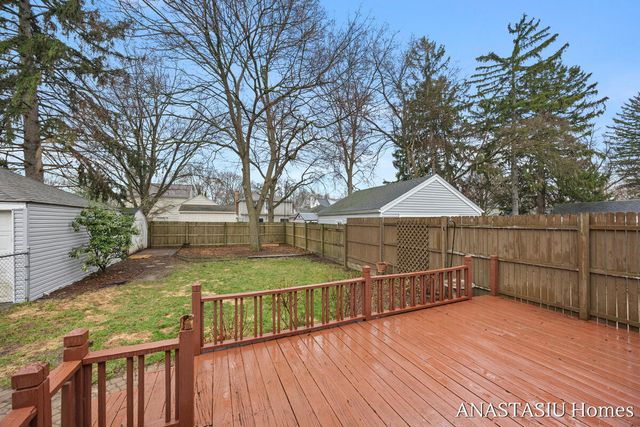 870 Mayhew Wood Drive, Grand Rapids, MI 49507