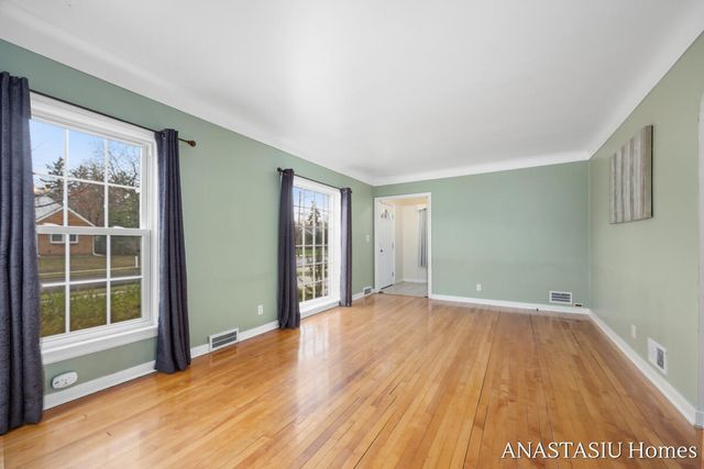 870 Mayhew Wood Drive, Grand Rapids, MI 49507