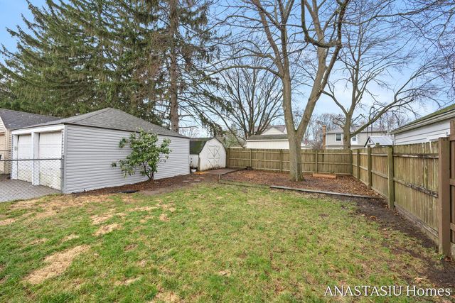 870 Mayhew Wood Drive, Grand Rapids, MI 49507