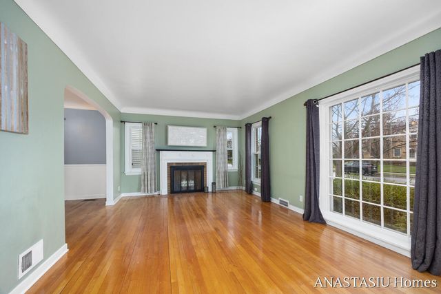 870 Mayhew Wood Drive, Grand Rapids, MI 49507