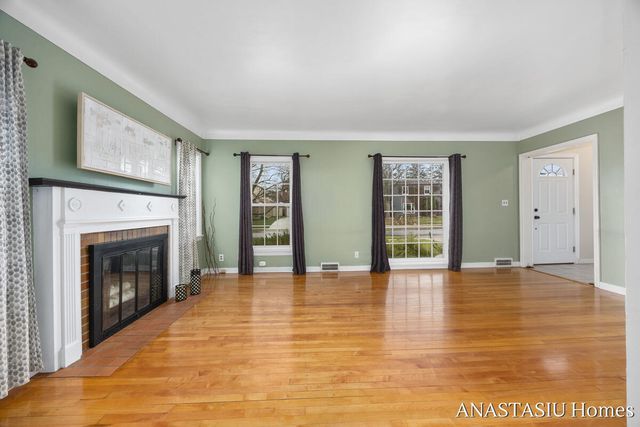 870 Mayhew Wood Drive, Grand Rapids, MI 49507