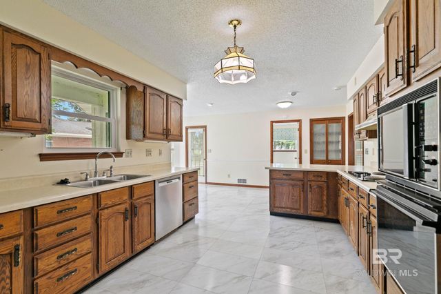 533 Wedgewood Drive, Gulf Shores, AL 36542