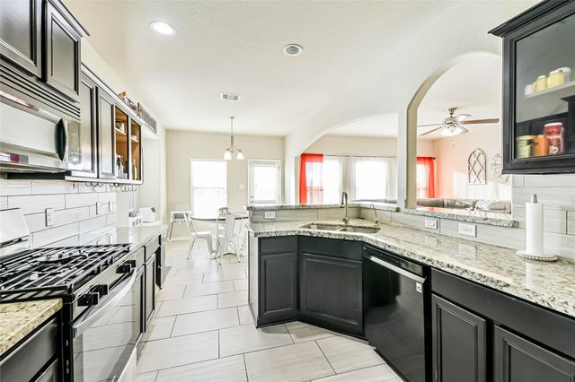 405 Lake Line Drive, Alvin, TX 77511