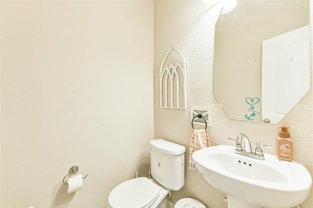 405 Lake Line Drive, Alvin, TX 77511