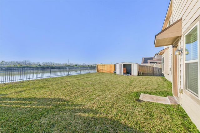 405 Lake Line Drive, Alvin, TX 77511