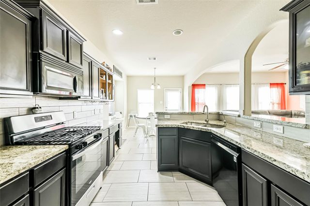 405 Lake Line Drive, Alvin, TX 77511