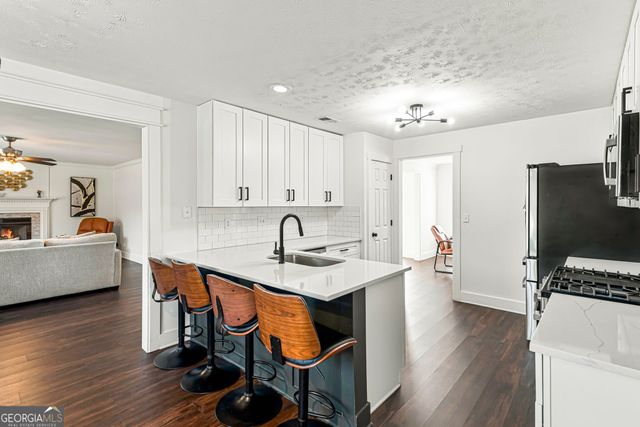 2586 Abbotts Glen Drive NW, Acworth, GA 30101