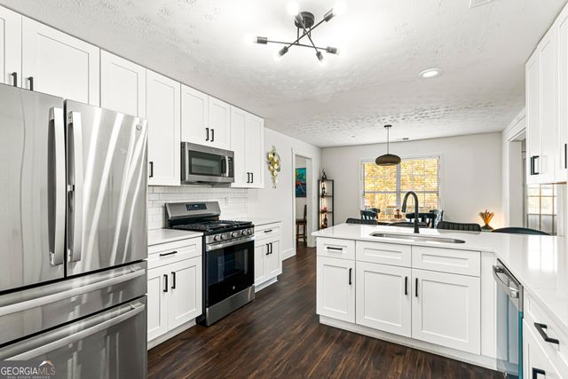 2586 Abbotts Glen Drive NW, Acworth, GA 30101