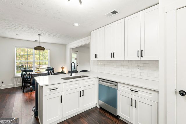 2586 Abbotts Glen Drive NW, Acworth, GA 30101