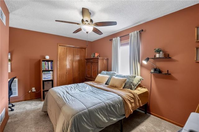 9930 N Cherry Drive, Kansas City, MO 64155
