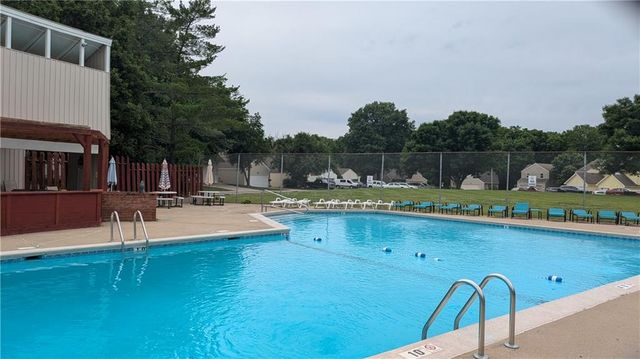 9930 N Cherry Drive, Kansas City, MO 64155