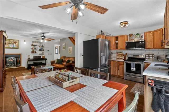 9930 N Cherry Drive, Kansas City, MO 64155