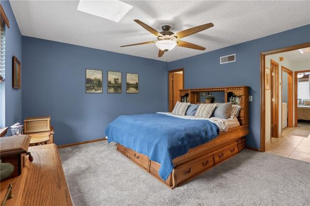 9930 N Cherry Drive, Kansas City, MO 64155