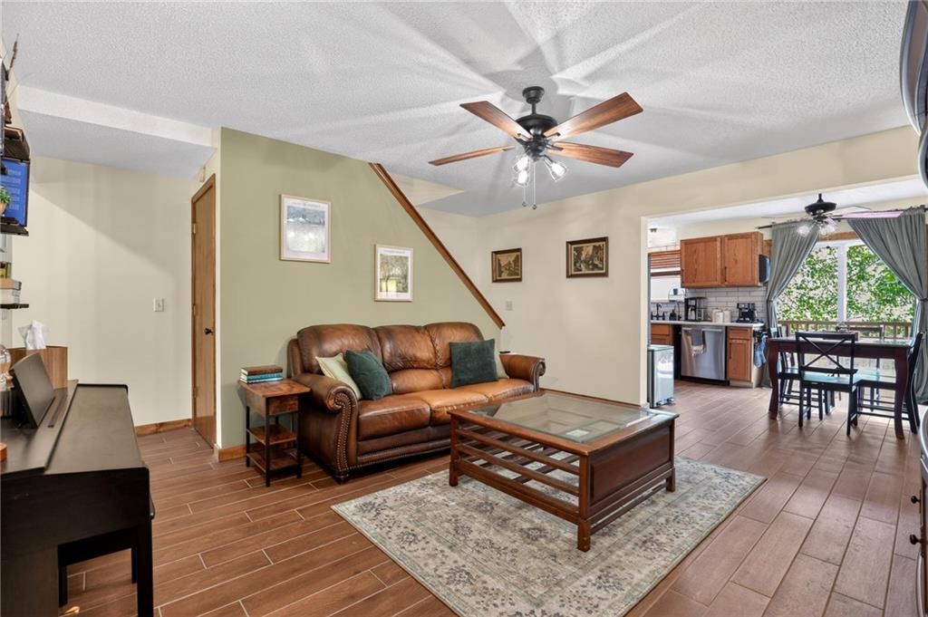 9930 N Cherry Drive, Kansas City, MO 64155