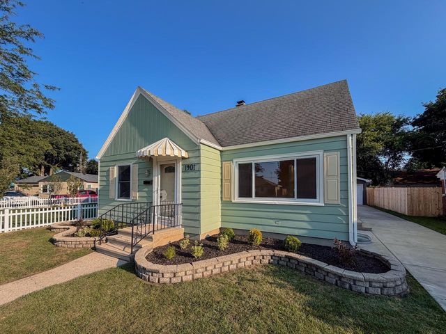 1901 74th PLACE, Kenosha, WI 53143