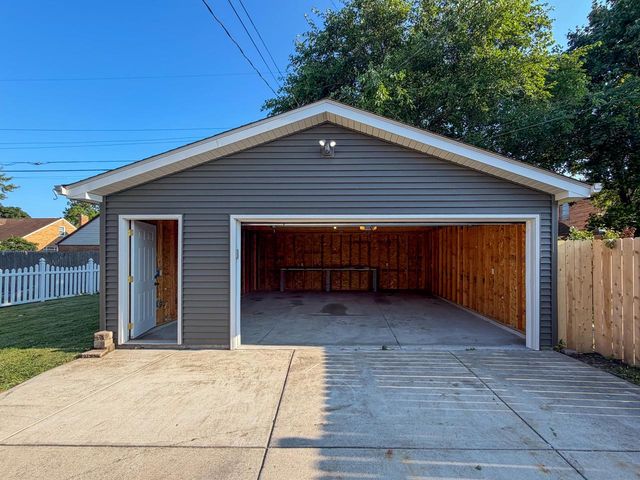 1901 74th PLACE, Kenosha, WI 53143