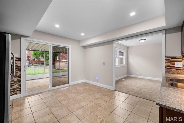 615 Creststone Drive, Florissant, MO 63033