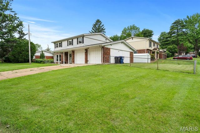 615 Creststone Drive, Florissant, MO 63033
