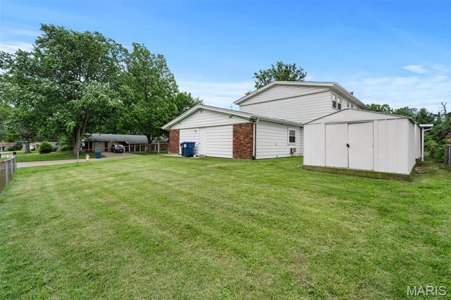 615 Creststone Drive, Florissant, MO 63033