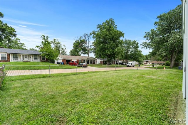 615 Creststone Drive, Florissant, MO 63033