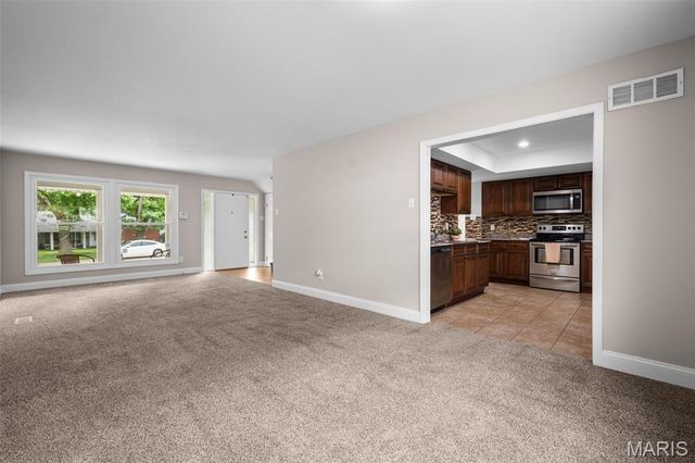 615 Creststone Drive, Florissant, MO 63033