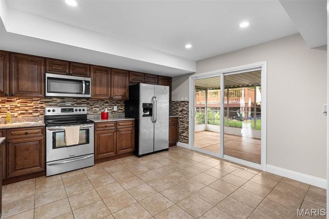 615 Creststone Drive, Florissant, MO 63033