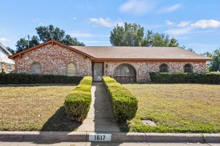 1617 Meadowlane Terrace, Fort Worth, TX 76112