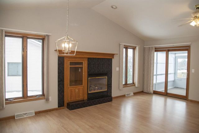 1045 Saddle Ridge, Portage, WI 53901