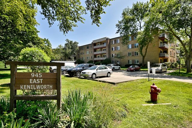 945 E Kenilworth Avenue 325, Palatine, IL 60074