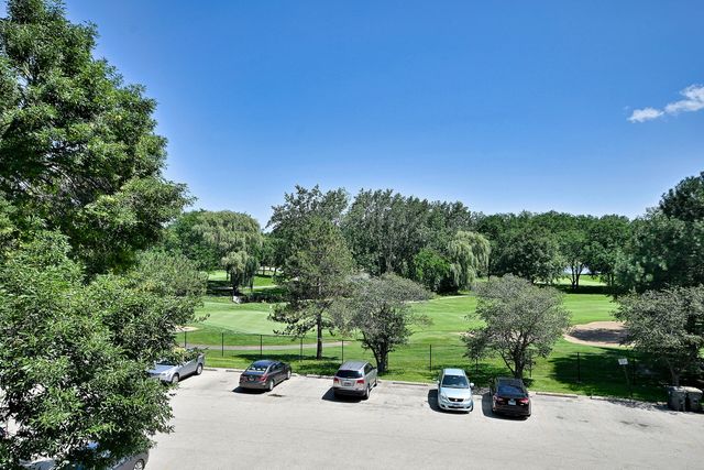 945 E Kenilworth Avenue 325, Palatine, IL 60074