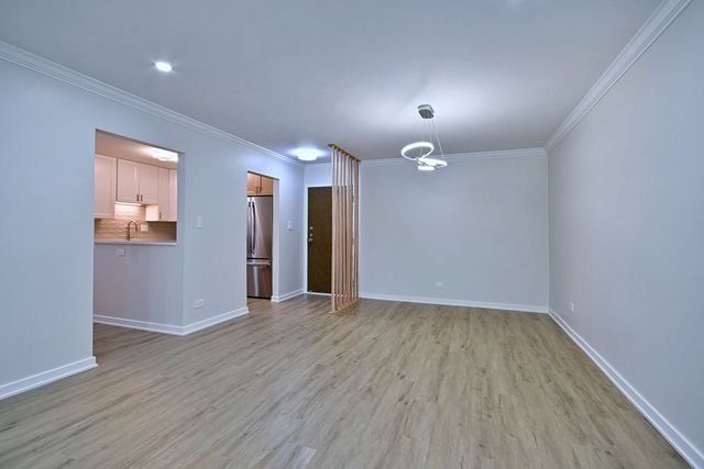 945 E Kenilworth Avenue 325, Palatine, IL 60074