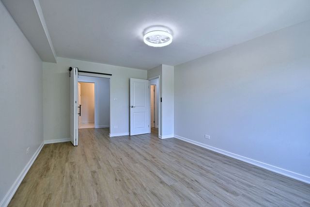 945 E Kenilworth Avenue 325, Palatine, IL 60074