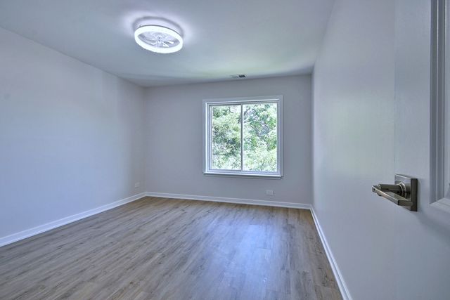 945 E Kenilworth Avenue 325, Palatine, IL 60074