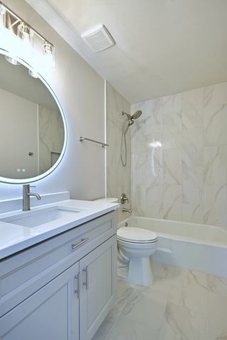 945 E Kenilworth Avenue 325, Palatine, IL 60074