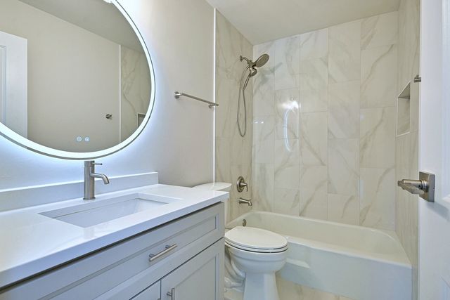 945 E Kenilworth Avenue 325, Palatine, IL 60074