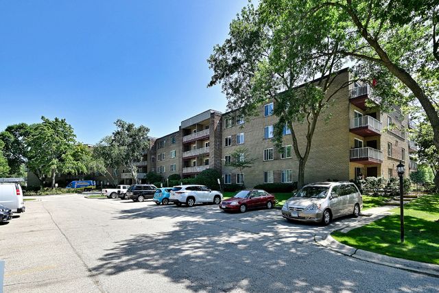 945 E Kenilworth Avenue 325, Palatine, IL 60074