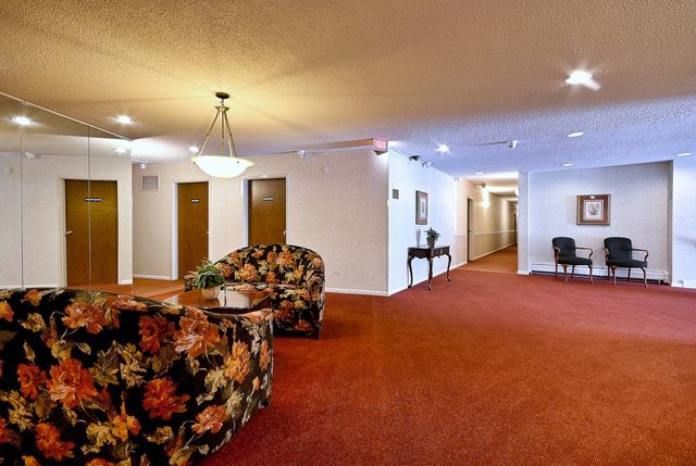 945 E Kenilworth Avenue 325, Palatine, IL 60074